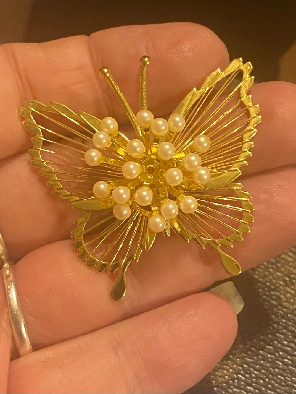 Vintage Gold Tone 3D Wirework Butterfly Brooch with Faux Pearl Cluster Burst